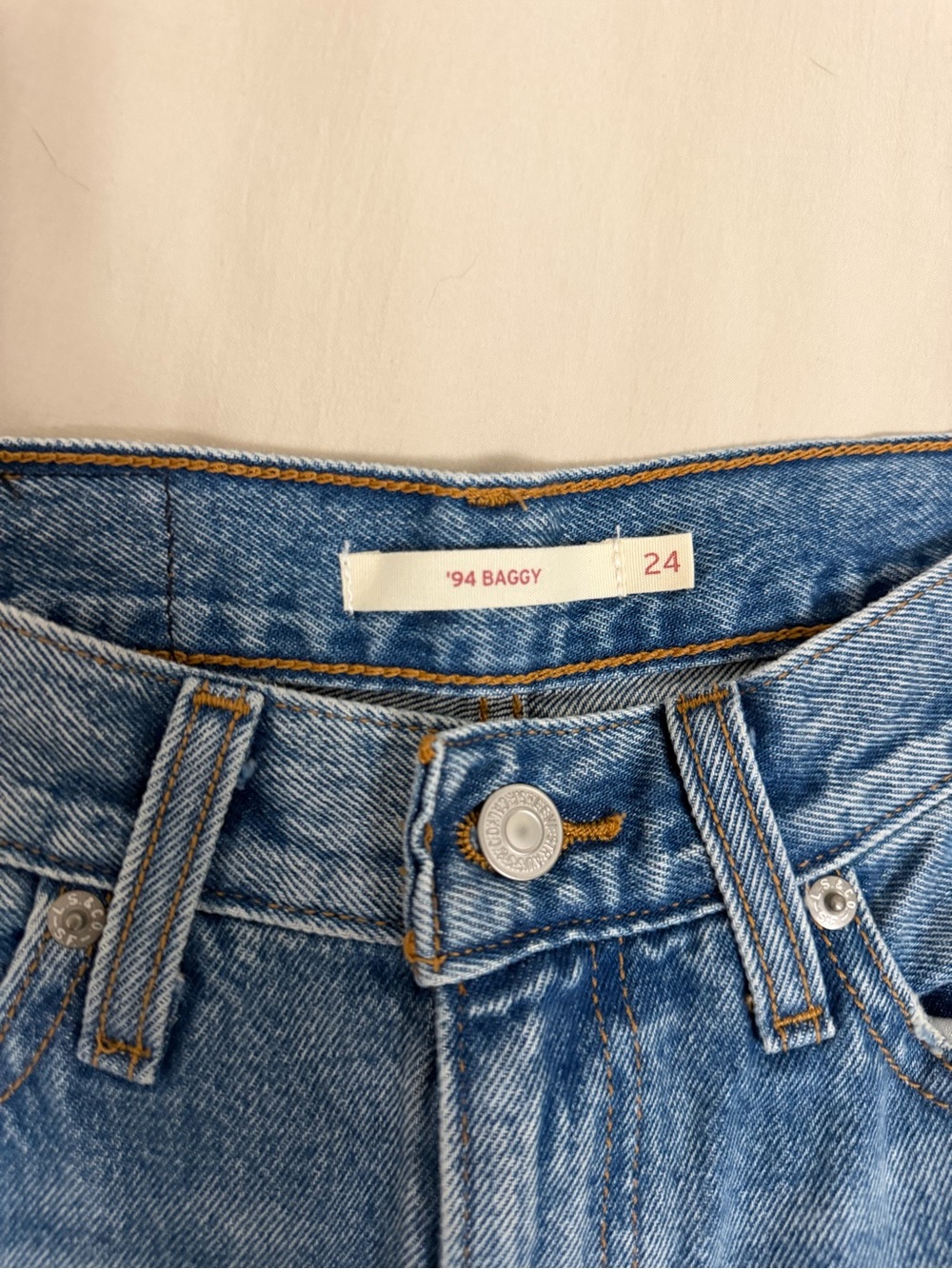 '94 Baggy Women's Blue Denim Jeans - Size 24